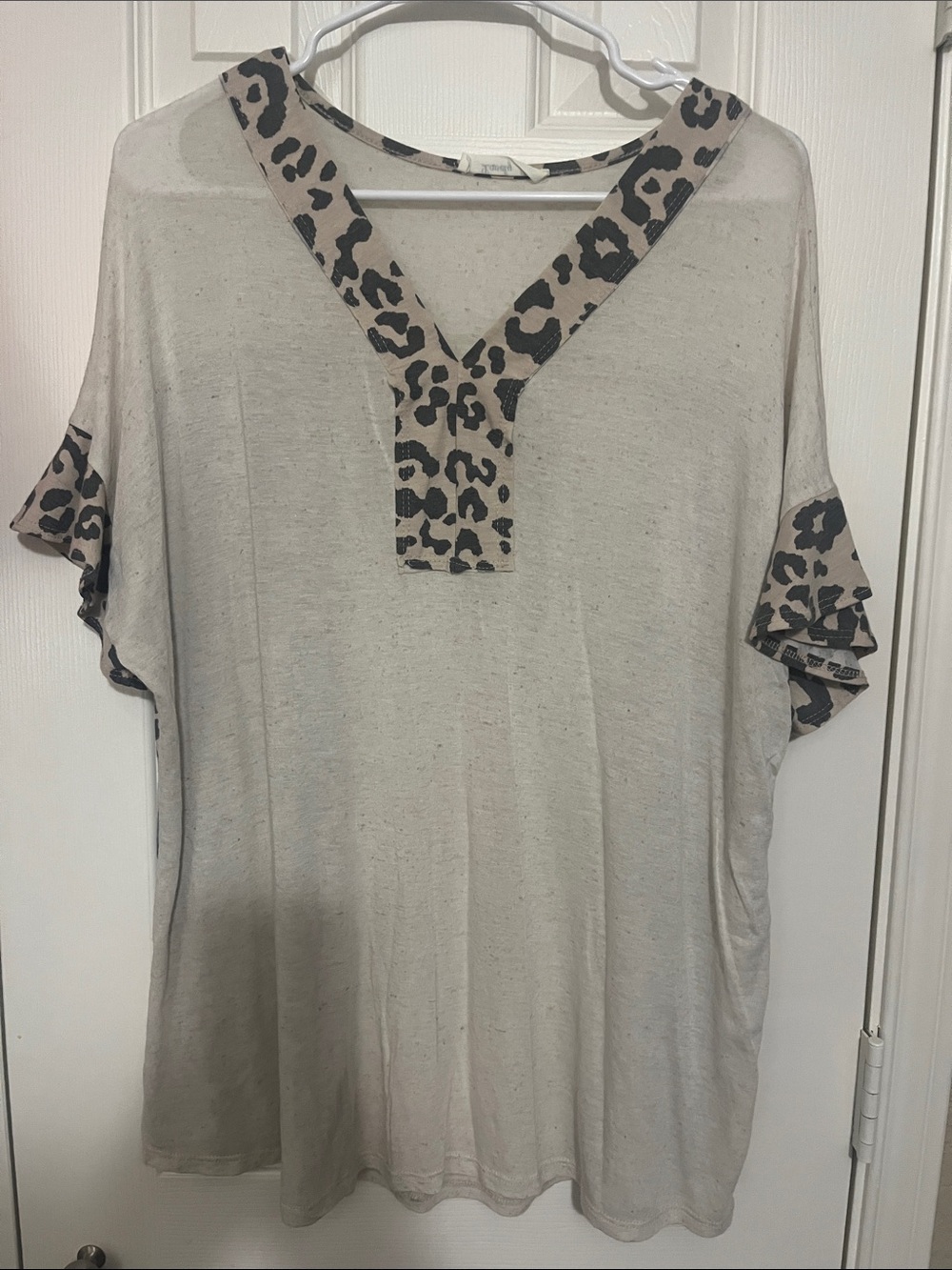 Women’s Short Sleeve V-Neck Top with Leopard Trim in Light Beige